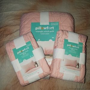 Pillowfort Triangle Stitch Quilt Pink F/Q